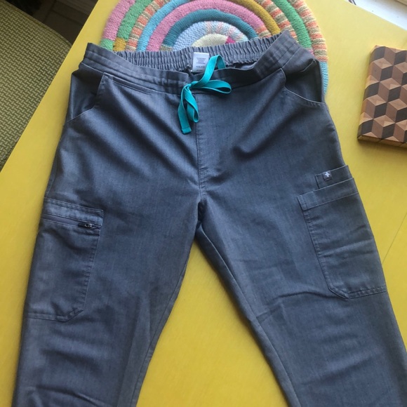 FIGs Scrubs Graphite - Picture 5 of 8